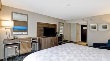 Hypo-allergenic bedding, down comforters, in-room safe, desk