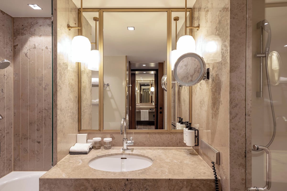 classic room, 1 king bed, accessible, club lounge access | minibar, in-room safe, desk, laptop workspace