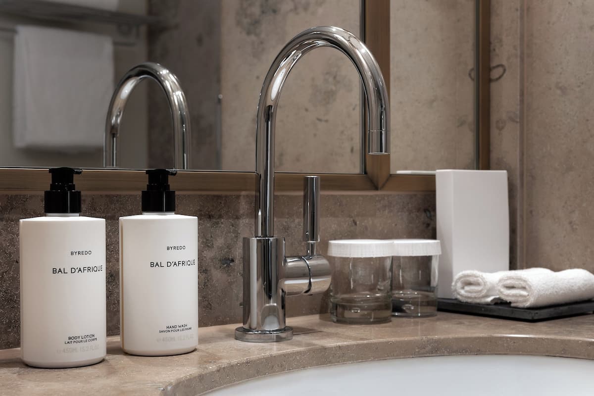 Ensemble douche/baignoire, baignoire relaxante profonde