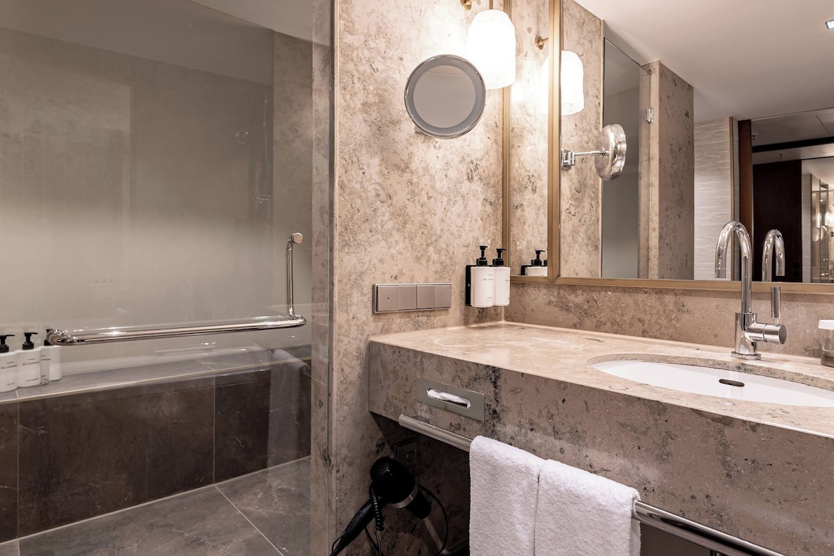 Classic Room, 2 Single Beds | Room amenity