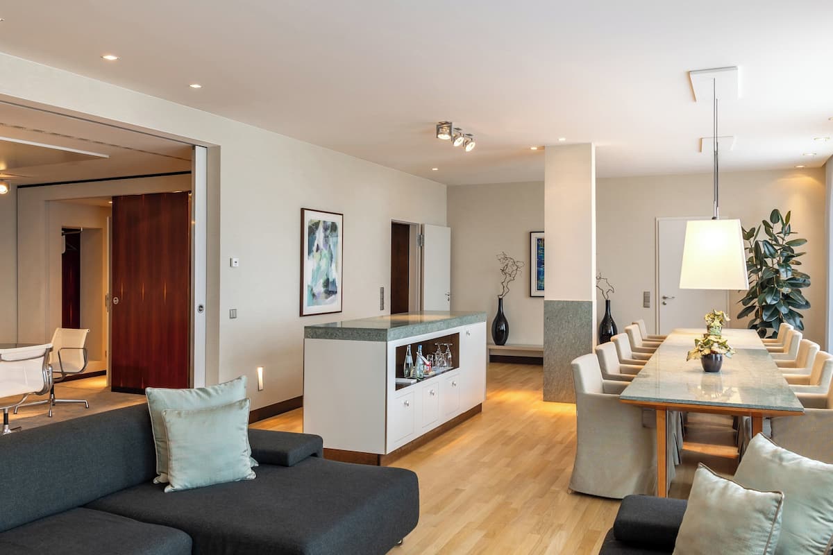 Signature Suite