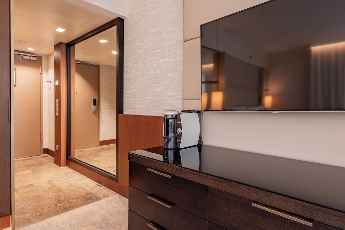 Minibar, in-room safe, desk, laptop workspace