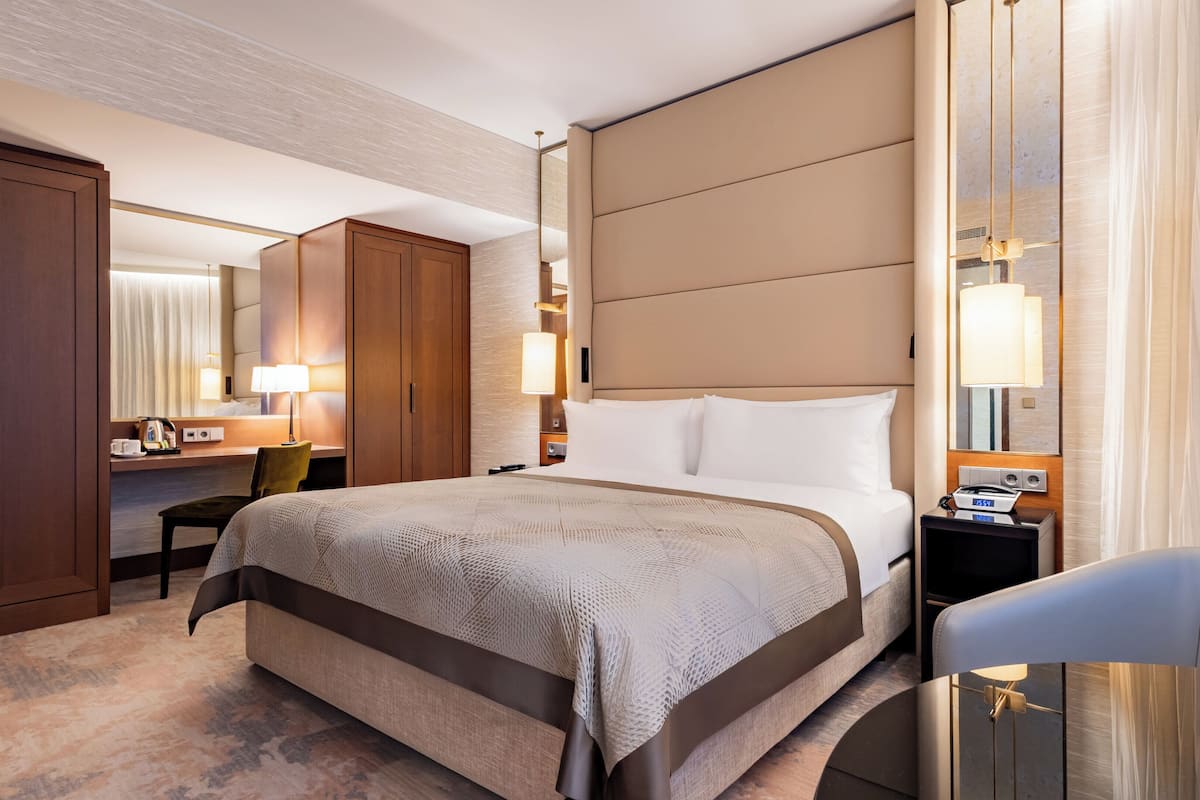 Junior Suite, 1 King Bed | Minibar, in-room safe, desk, laptop workspace