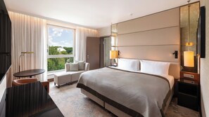 Minibar, caixa forta a l'habitació i escriptori 