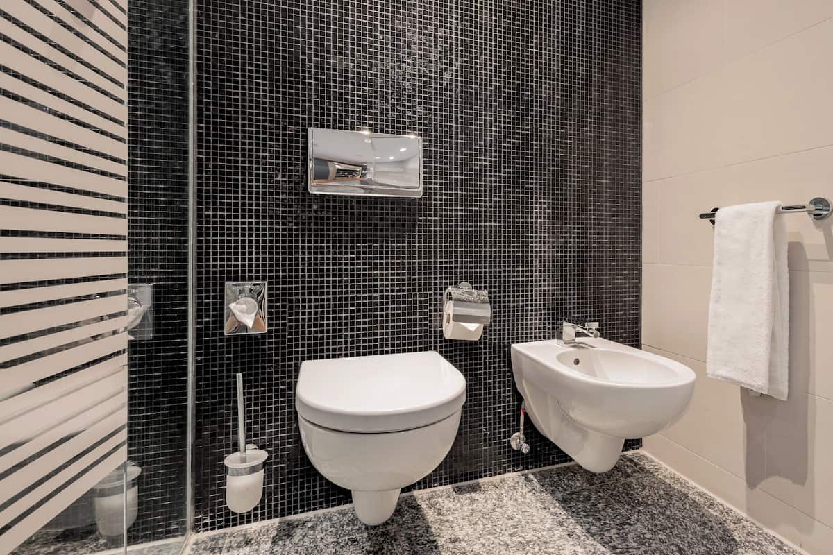 尊荣客房, 1 张特大床, 城市景观 (High Floor) | 迷你吧、客房内保险箱、办公桌、笔记本电脑工作区