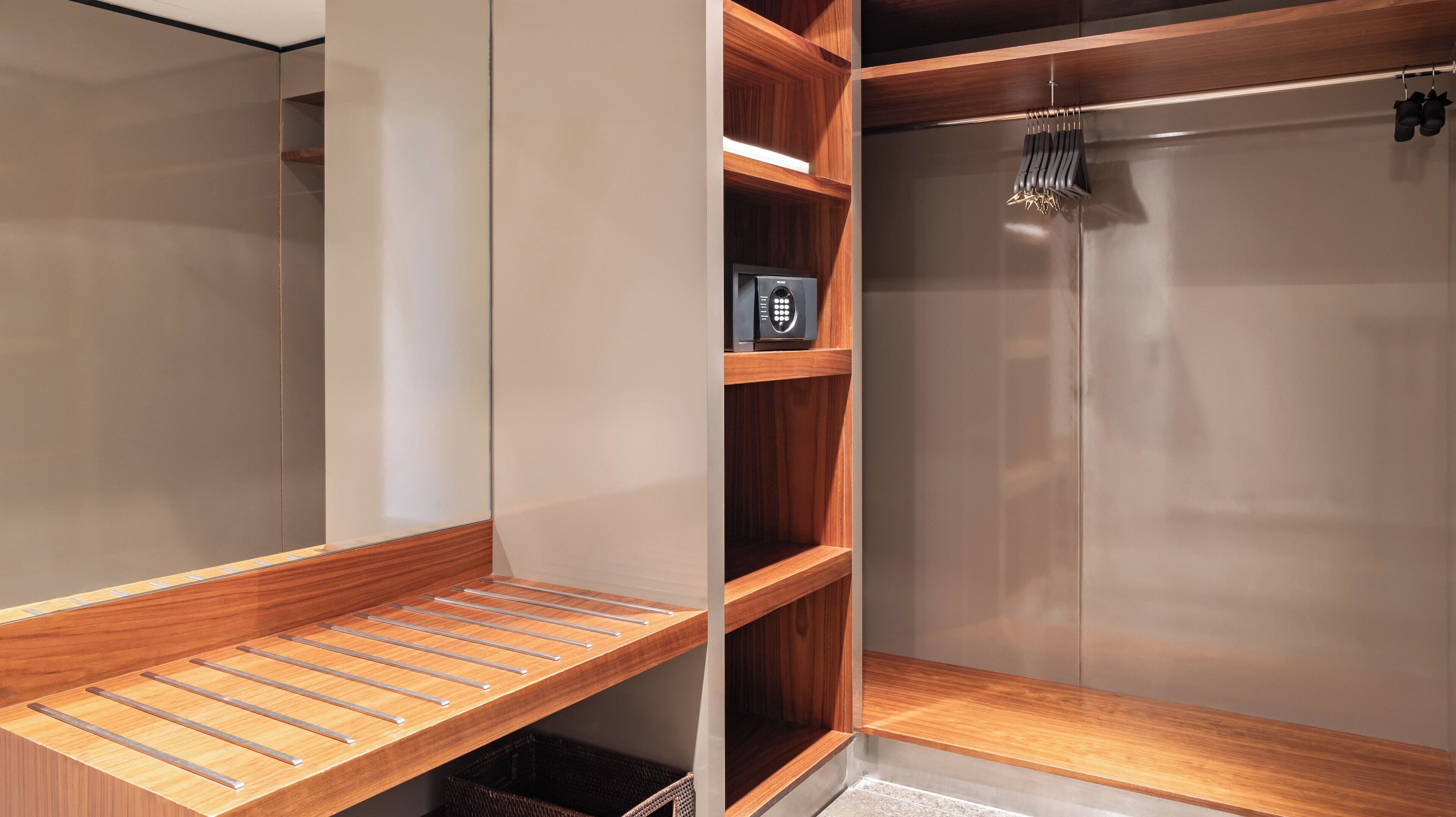 特色套房, 1 张特大床 | 迷你吧、客房内保险箱、办公桌、笔记本电脑工作区