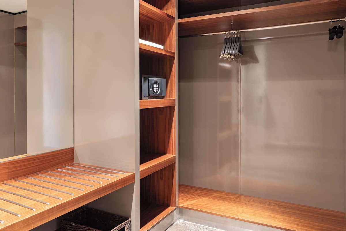 Signature Suite, 1 King Bed | Minibar, in-room safe, desk, laptop workspace