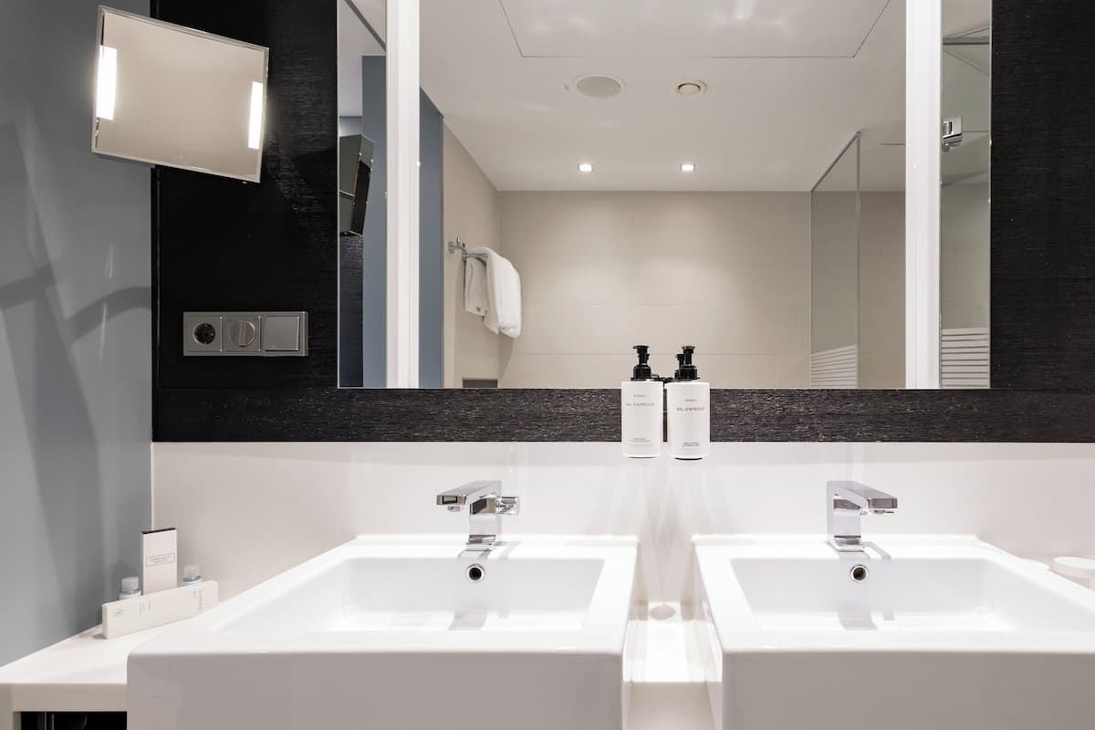 Suite, 1 Bedroom | Bathroom | Combined shower/tub, deep soaking tub, rainfall showerhead, hair dryer