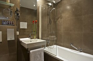 Superior Double Room | Bathroom