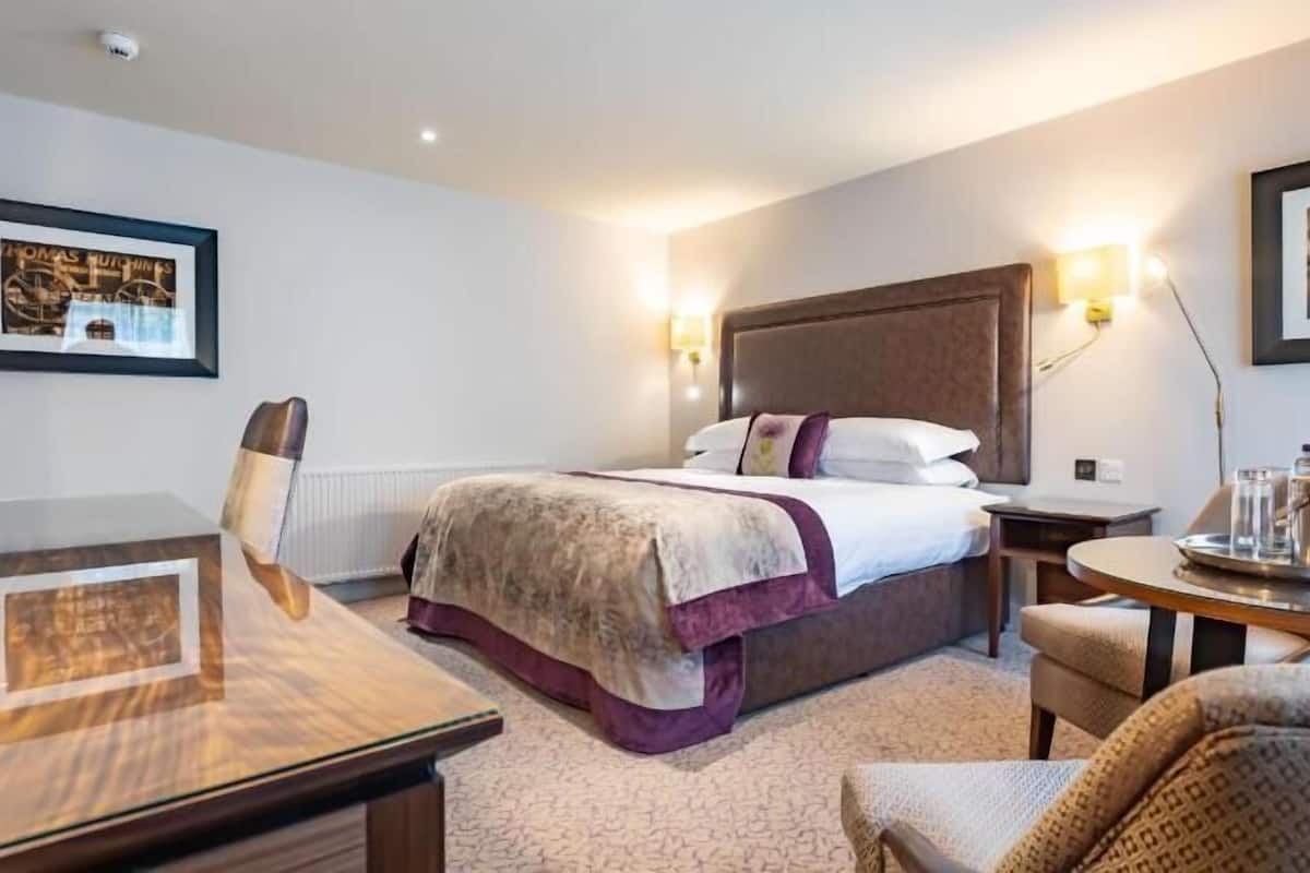 1 bedroom, in-room safe, desk, free WiFi