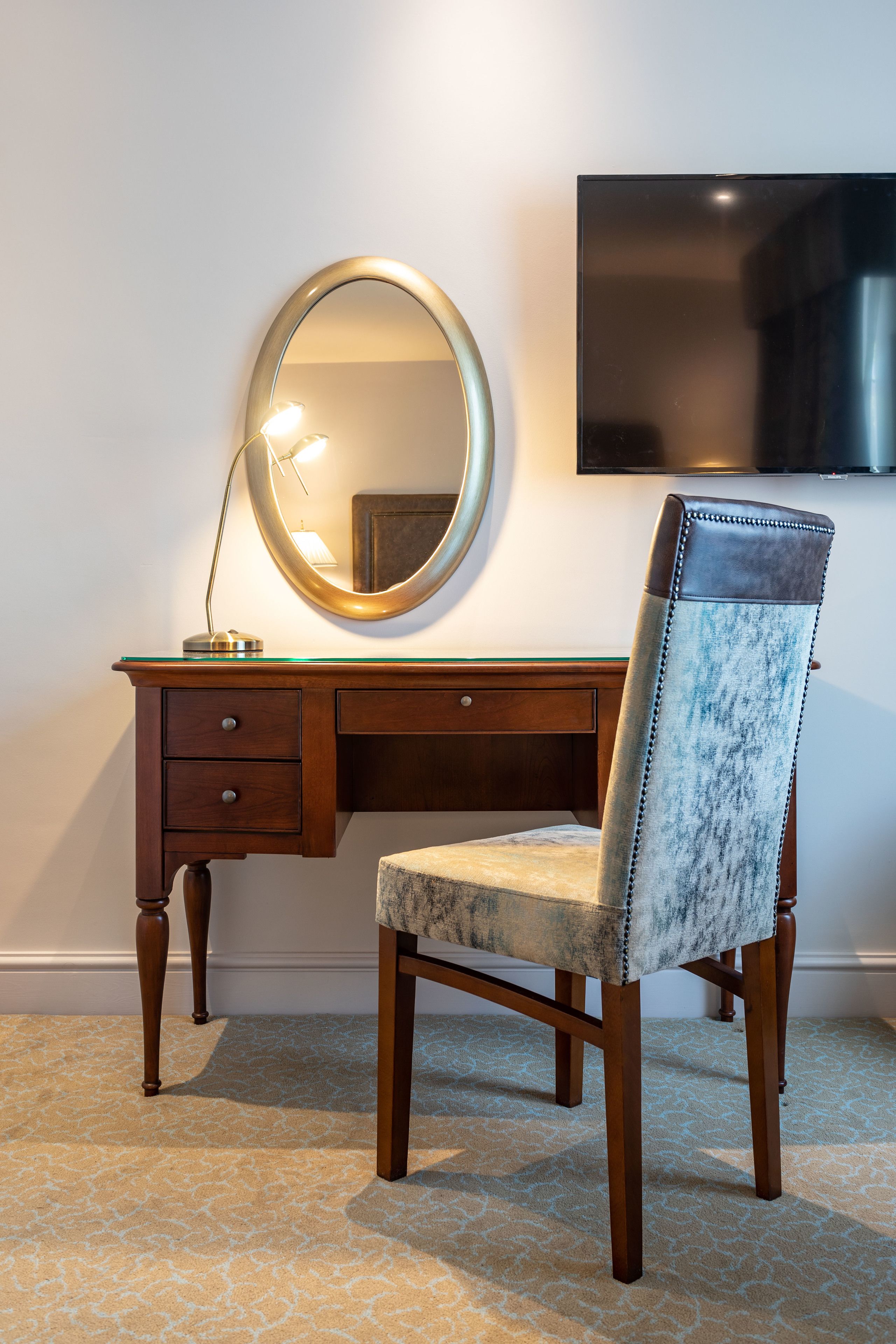 suite (shakespeare suite) | living area | tv