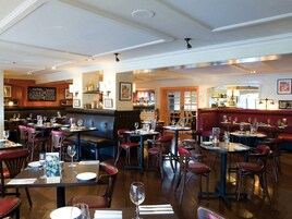 Breakfast, lunch, dinner served; French cuisine 