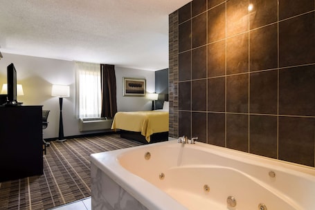 Suite, 1 King Bed, Non Smoking | Premium bedding, in-room safe, desk, iron/ironing board. Quality Inn Aurora - Naperville Area
