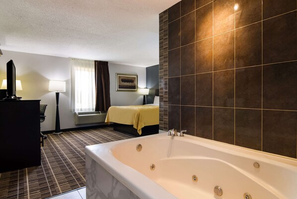 Suite, 1 cama King size, para no fumadores | Ropa de cama de alta calidad y caja de seguridad en la habitación