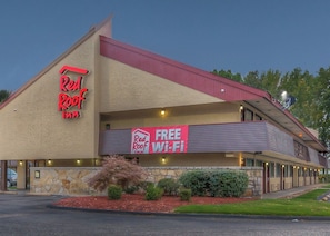 Unclassified image, 5 of 31, button - Red Roof Inn Memphis East (Memphis)