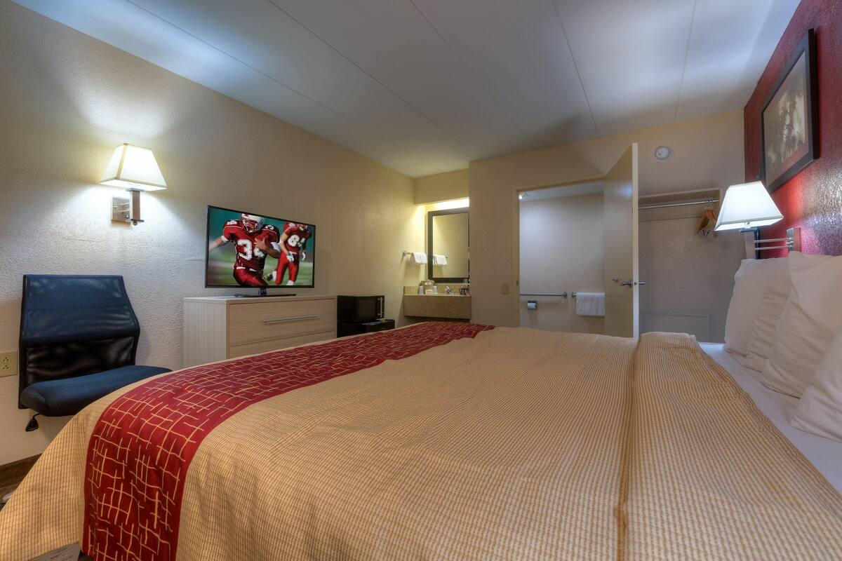 Blackout drapes, cribs (free), WiFi (free), bed sheets