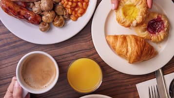 Desayuno inglés diario (GBP 16.50 por persona)