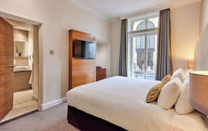 Premium bedding, in-room safe, desk, laptop workspace