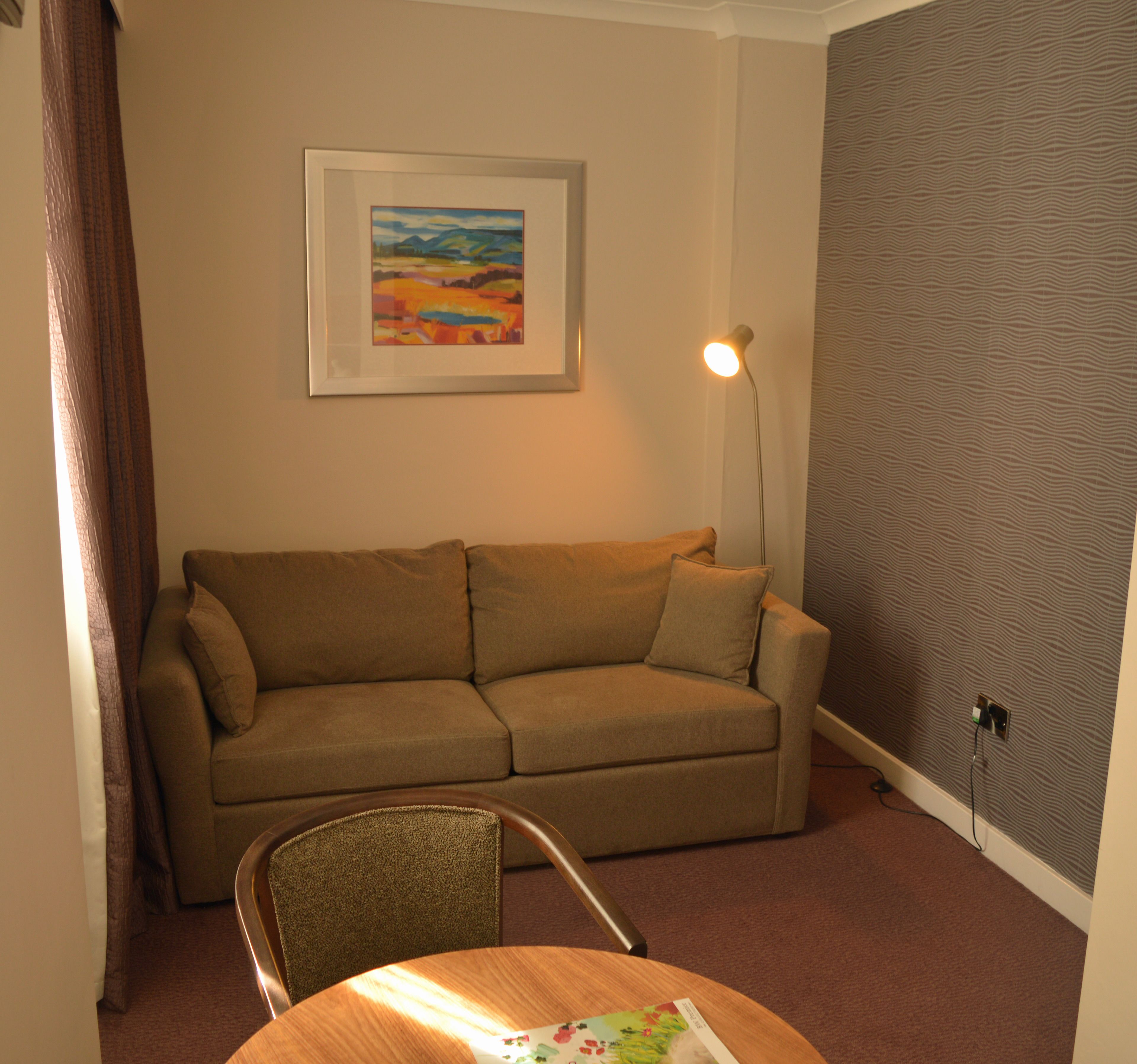 family room, 1 queen bed, non smoking | hypo-allergenic bedding, desk, laptop workspace, blackout curtains