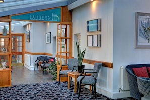 2 restaurants, breakfast, lunch, dinner served; international cuisine