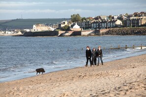 Beach nearby - Best Western Kings Manor Hotel (Edinburgh)