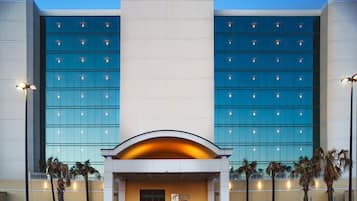 Welcome to Holiday Inn Express, featuring a modern facade with a large glass entrance and a welcoming archway.