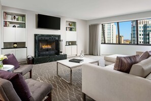 高档床上用品、羽绒被、客房内保险箱、办公桌