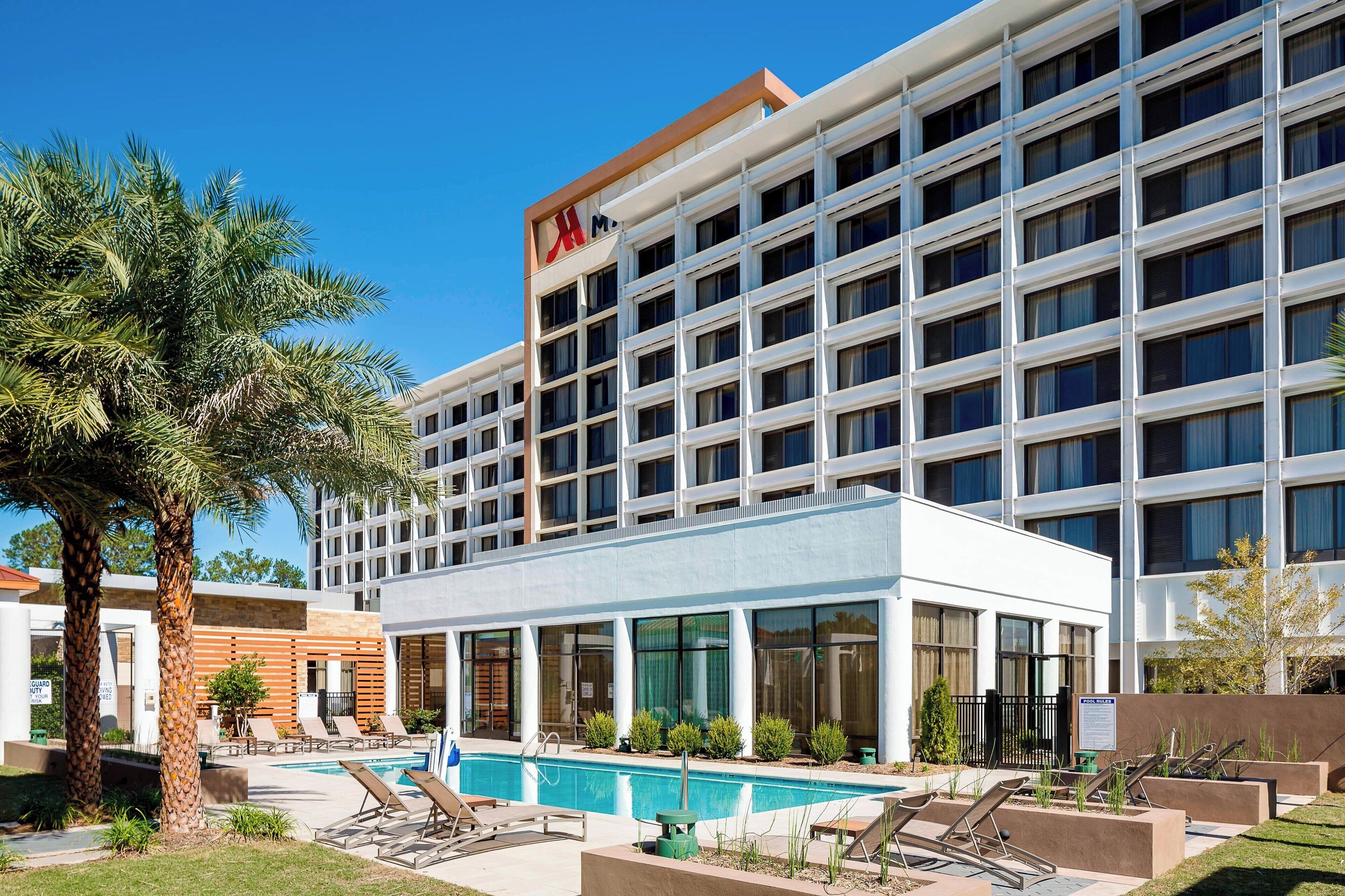 outdoor pool, open 8:00 am to 10:00 pm, free pool cabanas, pool loungers