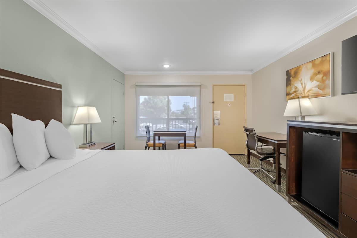 Standard Room, 1 King Bed, Non Smoking, Refrigerator & Microwave