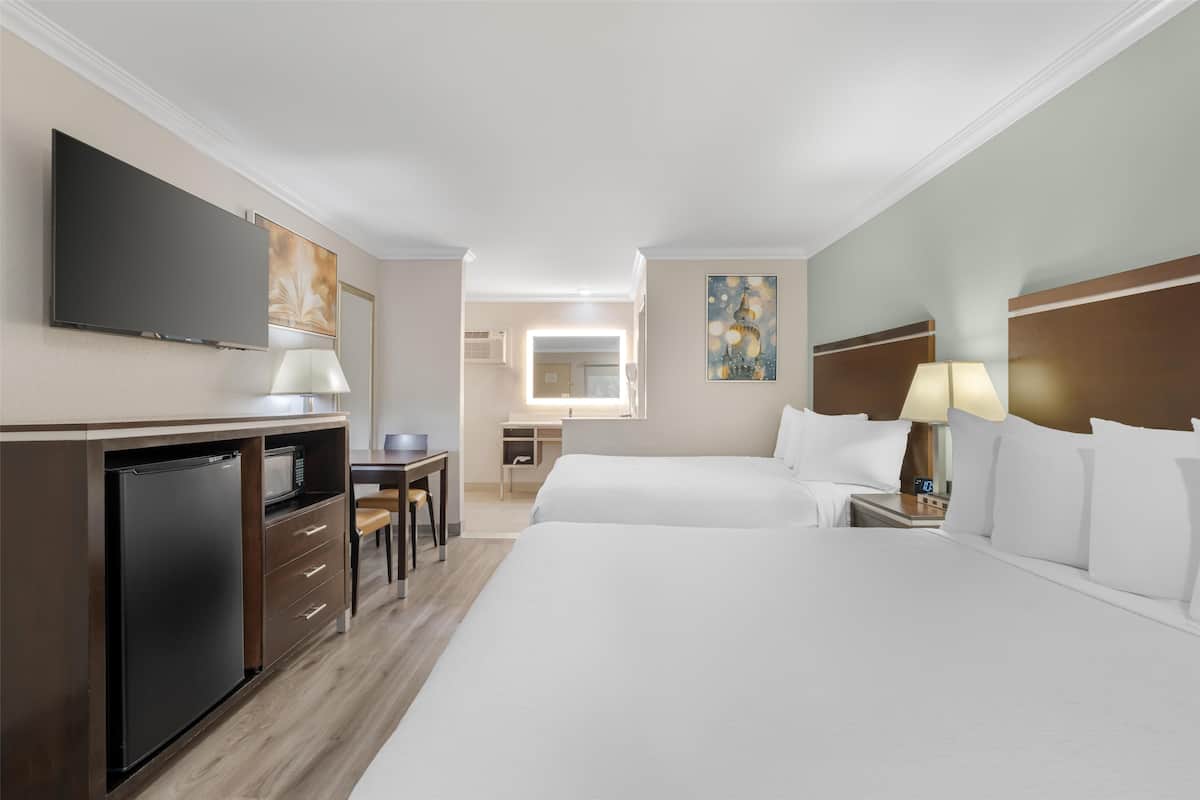 Standard Room, 2 Queen Beds, Non Smoking, Microwave (Upper Floor)
