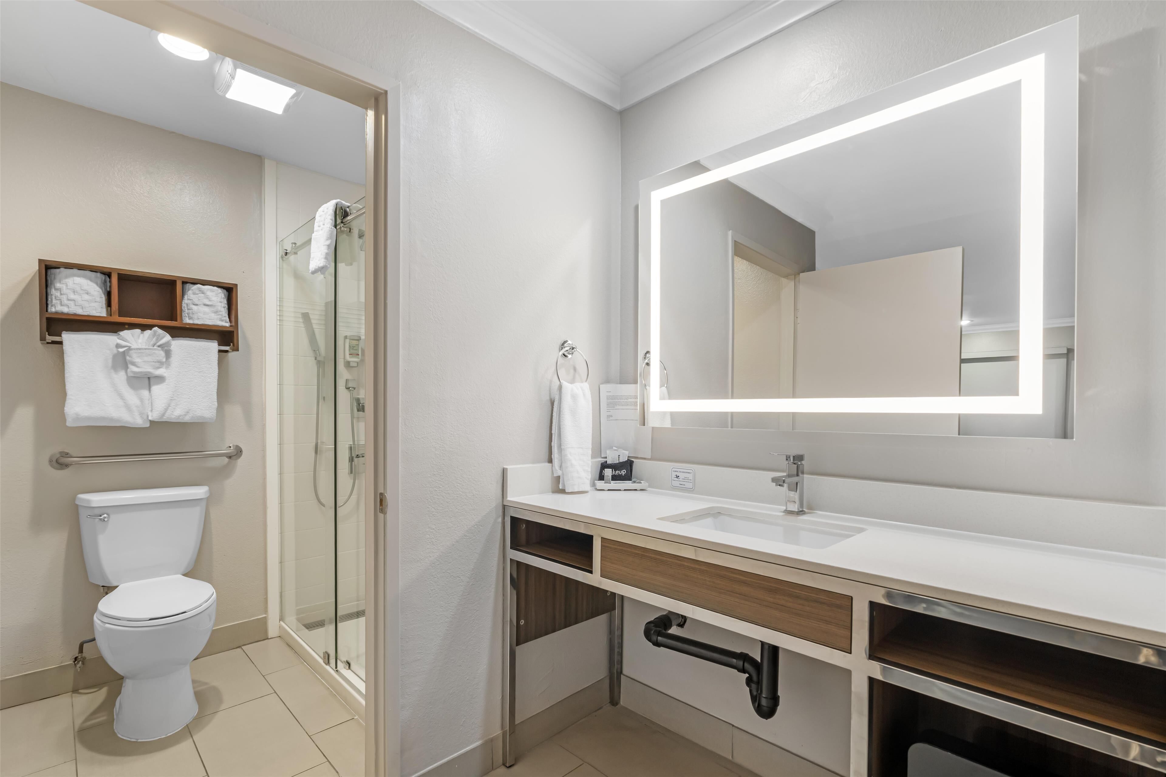 Chambre Standard, 2 lits doubles, accessible aux personnes à mobilité réduite, baignoire | Salle de bain