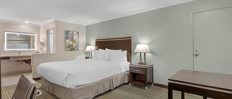 Standard Room, 1 King Bed, Non Smoking, Refrigerator & Microwave | In-room safe, desk, laptop workspace, iron/ironing board