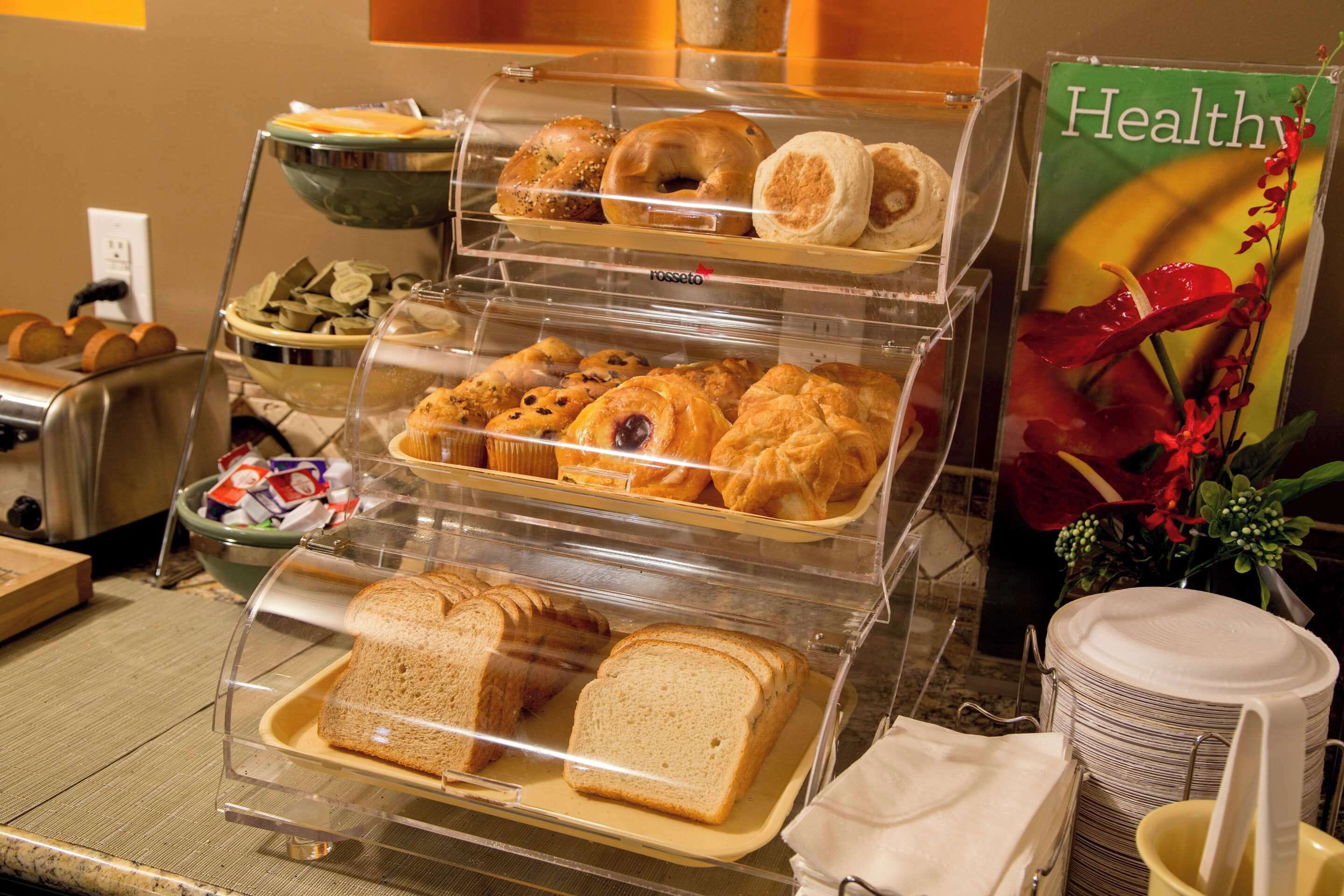 فطور كامل مجانًا يوميًا