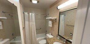 Combined shower/bathtub, free toiletries, hair dryer, towels