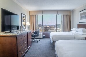 Kamar Superior, 2 Tempat Tidur Queen, pemandangan kota | Seprai premium, brankas, meja kerja, dan tirai kedap cahaya