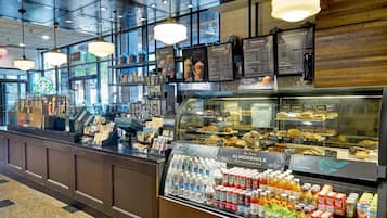 Breakfast, lunch, dinner served; southern cuisine