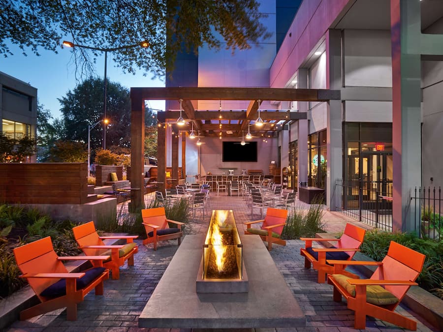 Alfresco dining, open daily