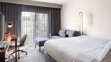 Premium bedding, desk, iron/ironing board, free cribs/infant beds