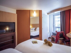 Standard Room, 2 Twin Beds | In-room safe, desk, laptop workspace, blackout drapes
