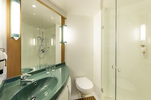 Douche, articles de toilette écologiques, sèche-cheveux