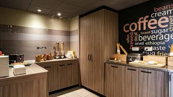 Desayuno buffet (EUR 12.90 por persona)