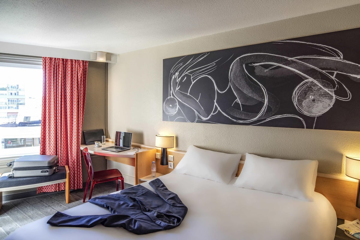 In-room safe, desk, laptop workspace, blackout curtains