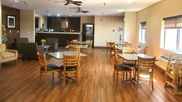 Sudah termasuk sarapan prasmanan setiap hari