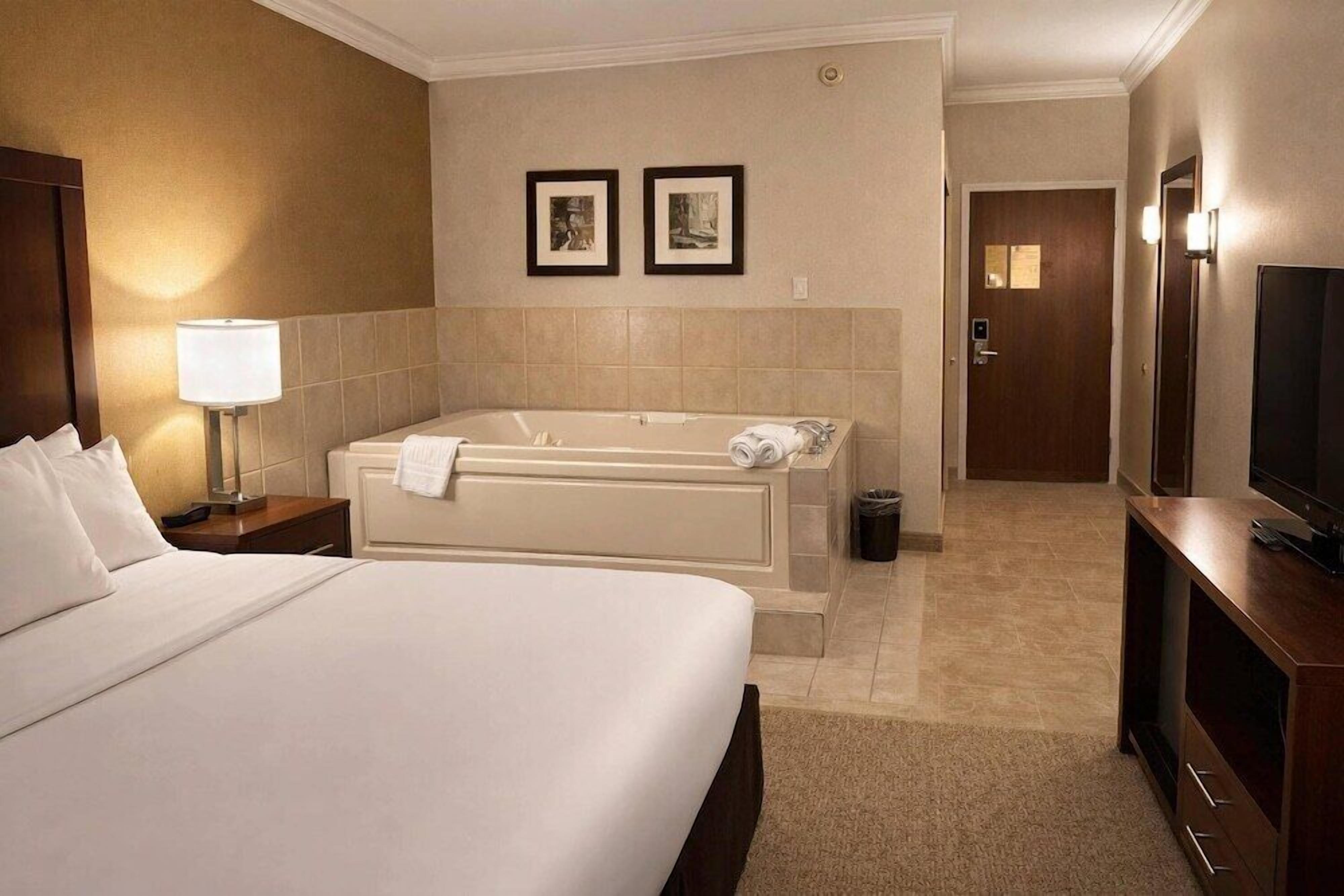 In-room safe, desk, laptop workspace, blackout drapes
