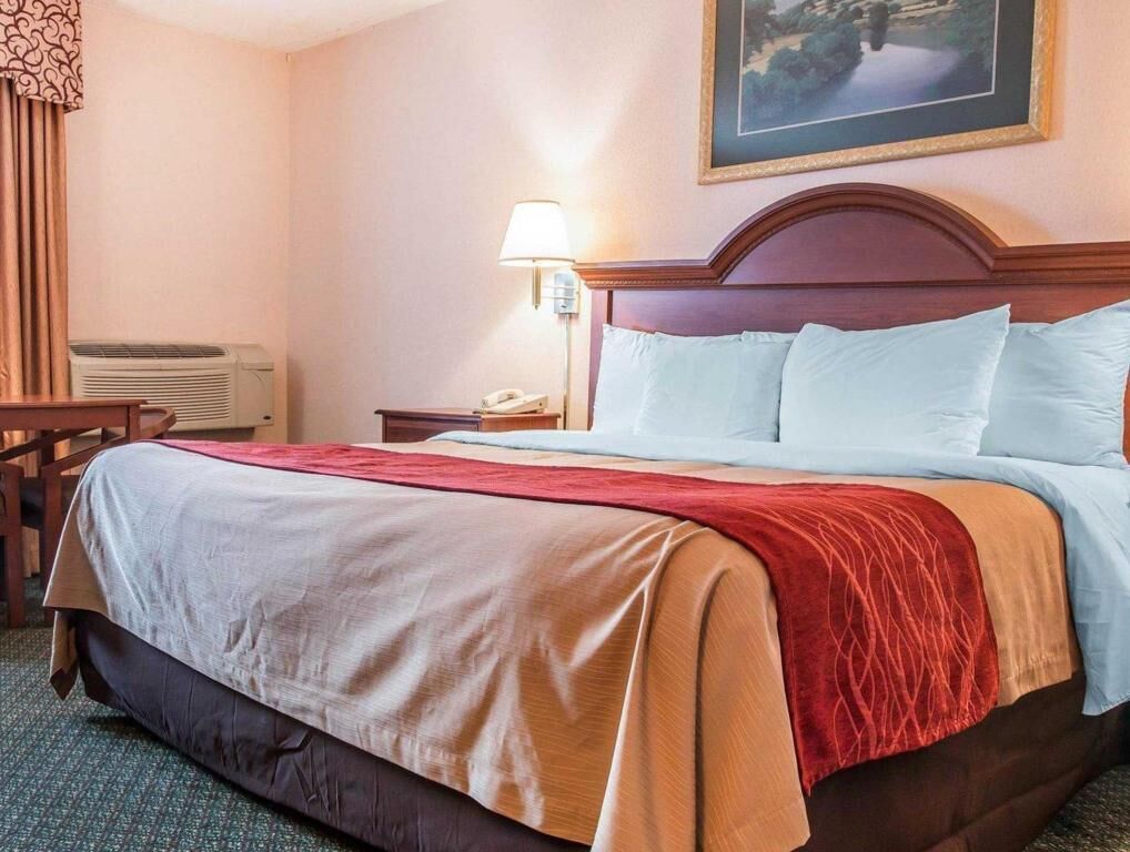 In-room safe, desk, laptop workspace, blackout drapes