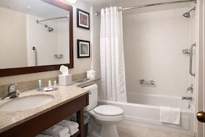 Combined shower/bathtub, free toiletries, hair dryer, towels