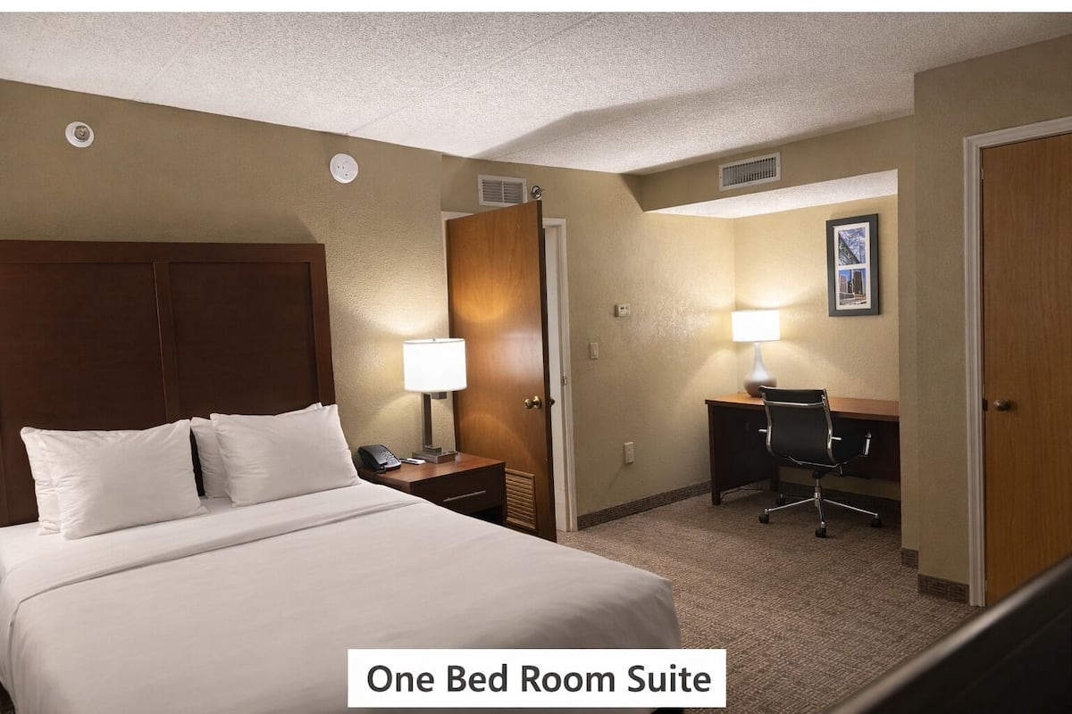 Combined shower/bathtub, free toiletries, hair dryer, towels