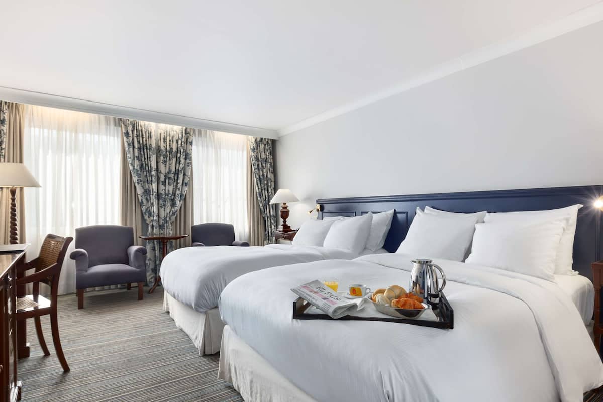 Safe på rommet, lydisolert, barnesenger (inkludert) og sengetøy