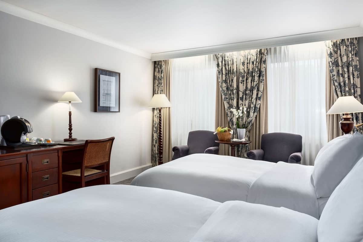 Minibar, safe på rommet, lydisolert og sengetøy