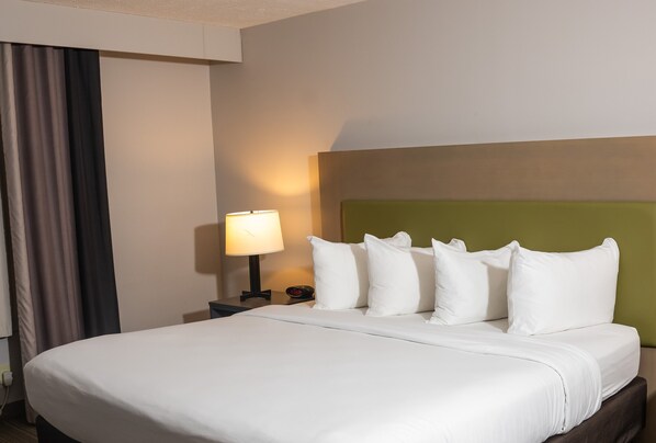 ملاءات للفراش لا تسبب الحساسية ومكتب ومساحة عمل للكمبيوتر المحمول